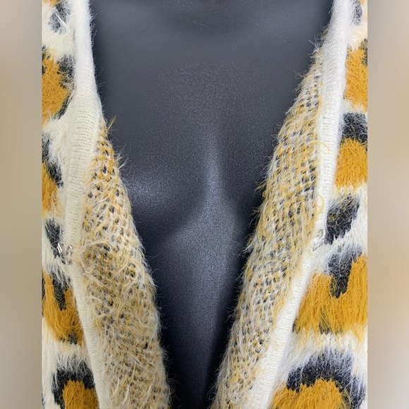 & Merci Boho Cheetah Print Fuzzy Cardigan Sweater Size Medium - Picture 5 of 9